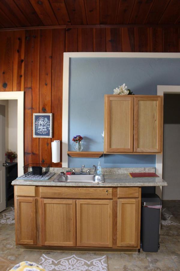 Live Oak Bed & Breakfast *