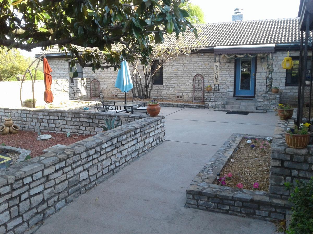 Live Oak Bed & Breakfast *